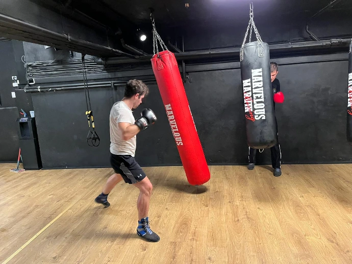 Entraînement sur sac de frappe